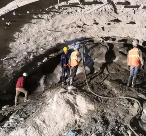 重庆隧道拱顶带模注浆料，微膨胀注浆料的特点及施工工艺